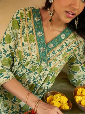 OFF-WHITE COTTON FLORAL PRINTED KURTA WITH PALAZZO